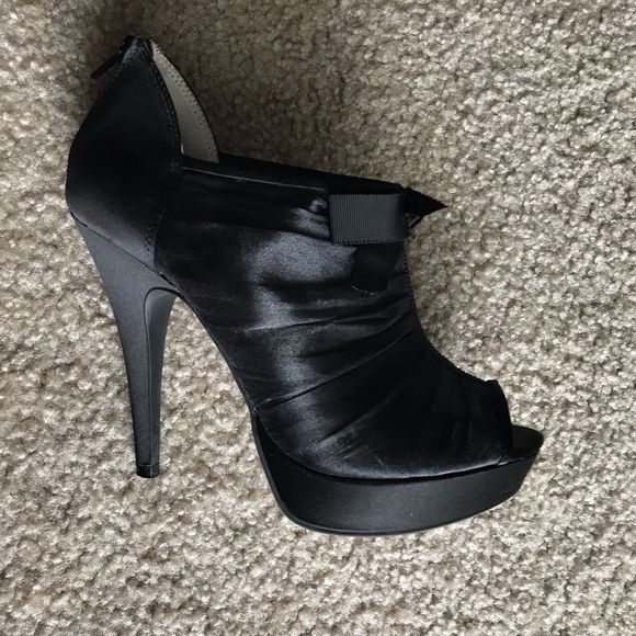 Vera Wang High Heels - Picture 5 of 8